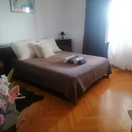 شقة Lotus تروغير